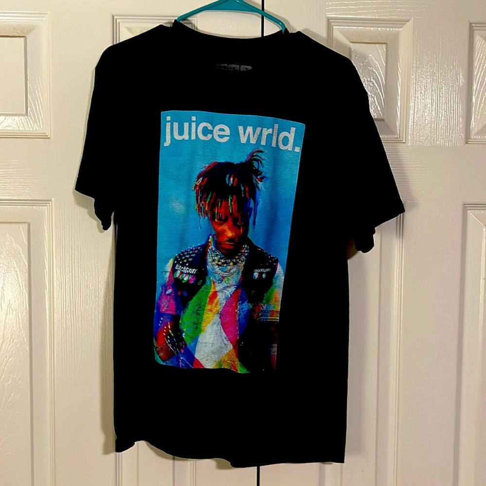 I’m selling a JuiceWRLD shirt.